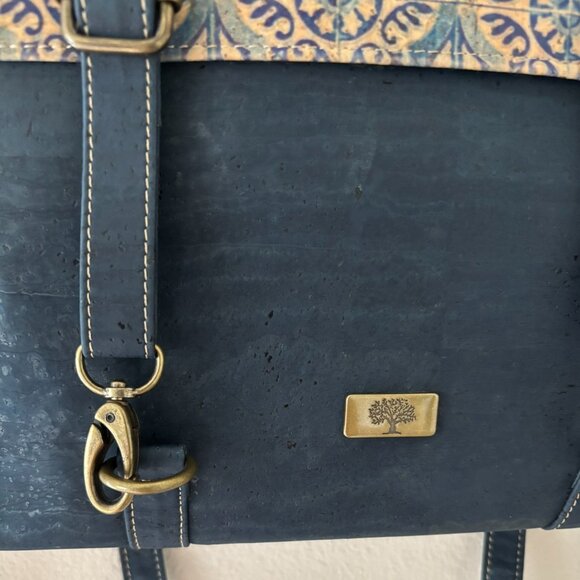Navy & Tan Acorticeira Cork Flat Backpack Portugal Water Resistant Natural Vegan - Picture 4 of 11